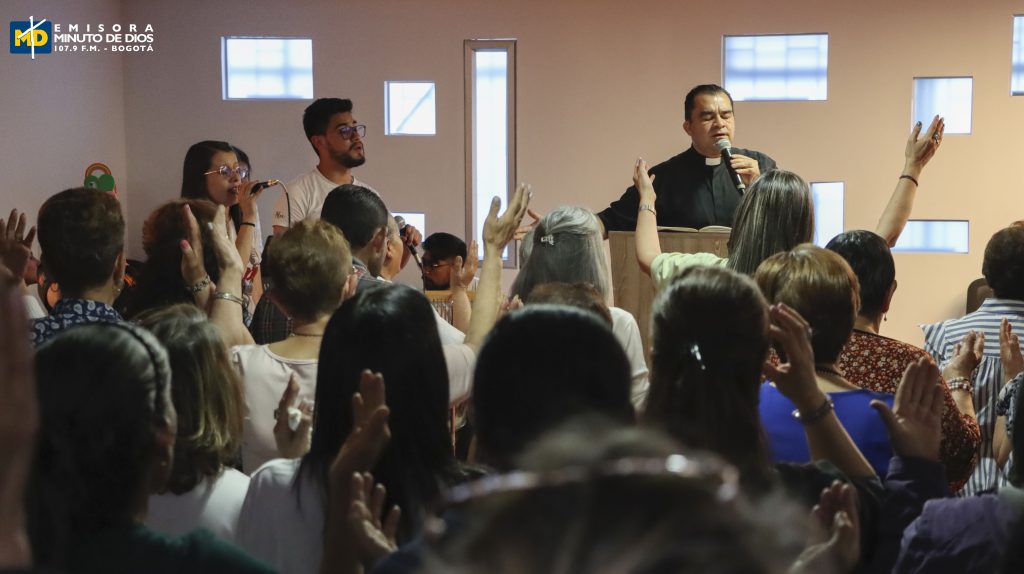 los oyentes formaron su corazón en el Seminario con el padre Javier